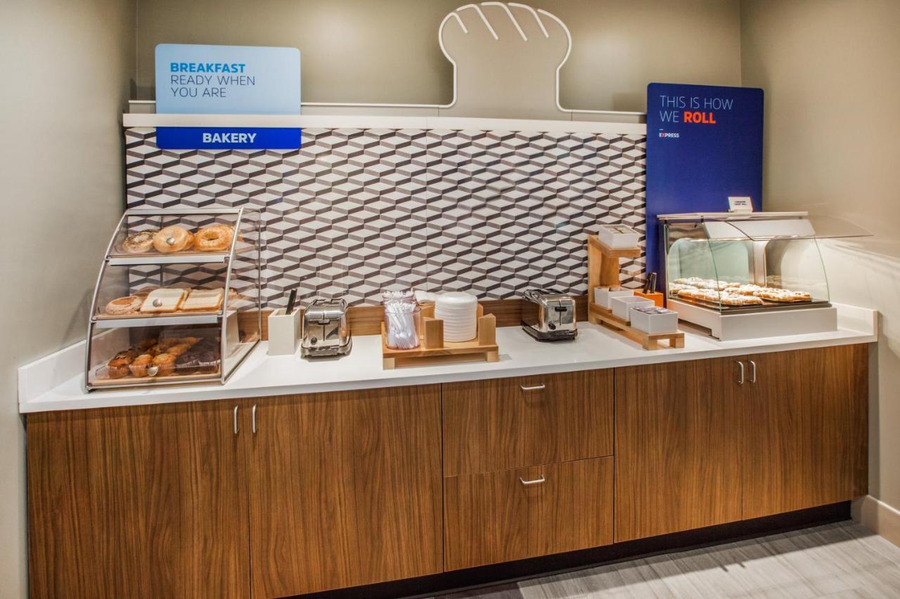 Holiday Inn Express Rochester Hills By Ihg Buitenkant foto